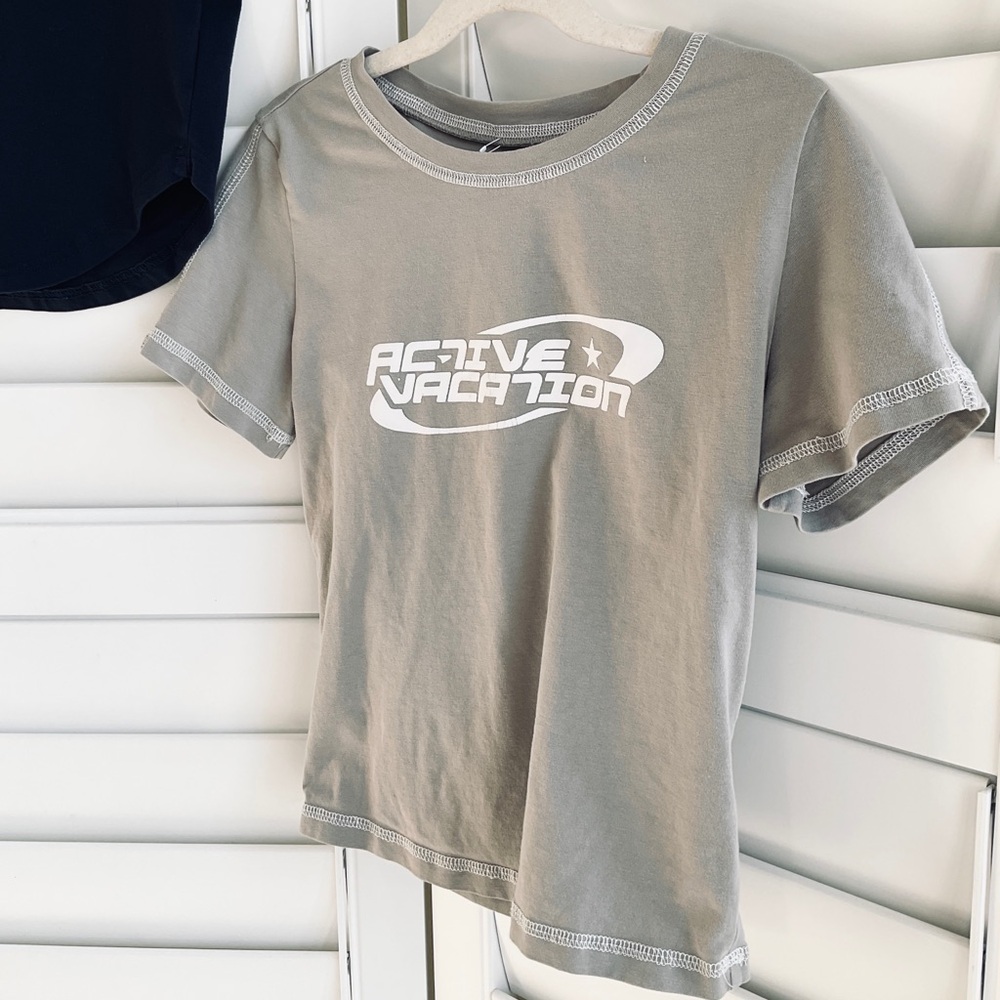 Active Vacation Women's Short-Sleeve Tee in Taupe